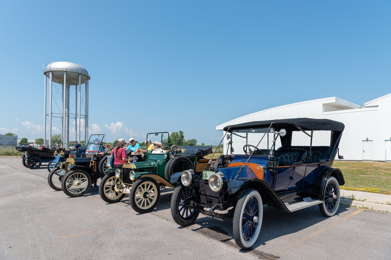 Illustration for article titled Horseless Carriages Visit Our Museum